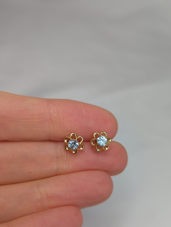 Jewelry - Solid 10 K Gold Flower Stud Earrings